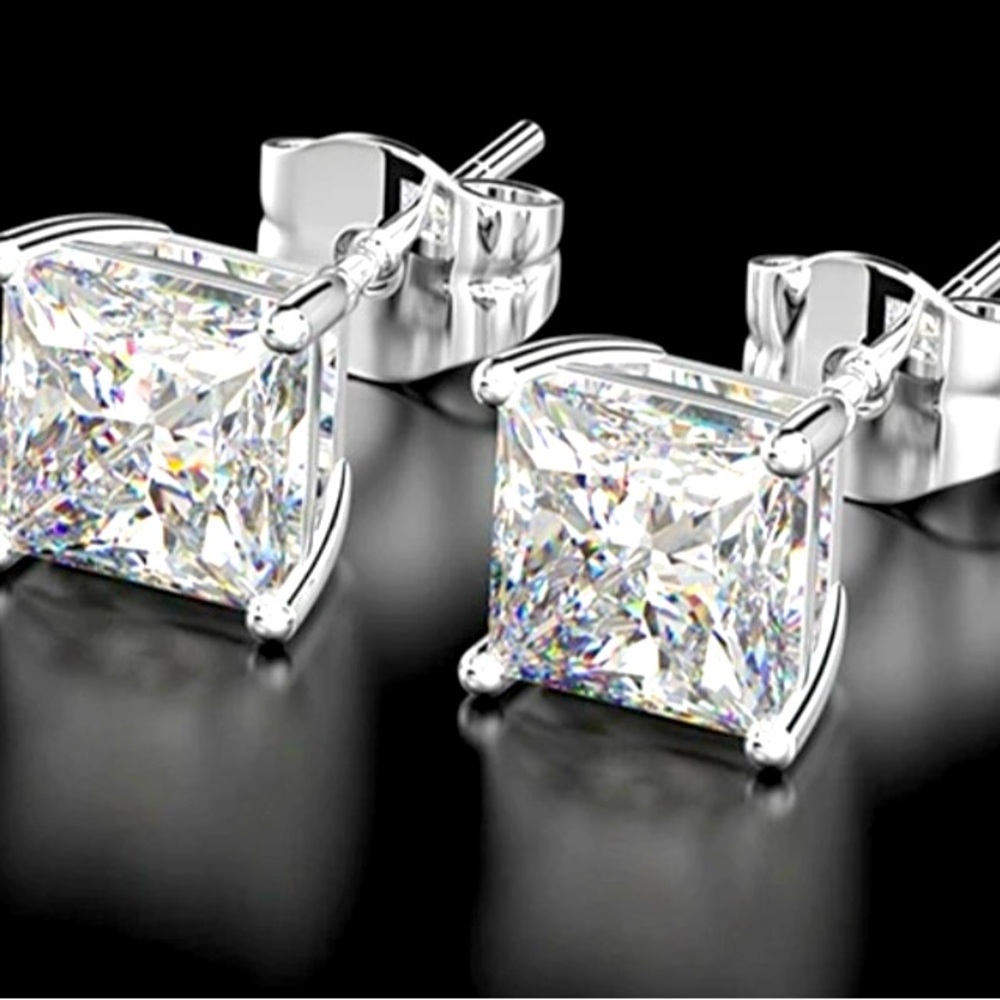 18 K with my side stone they are approximately a 10 MM stone S1
